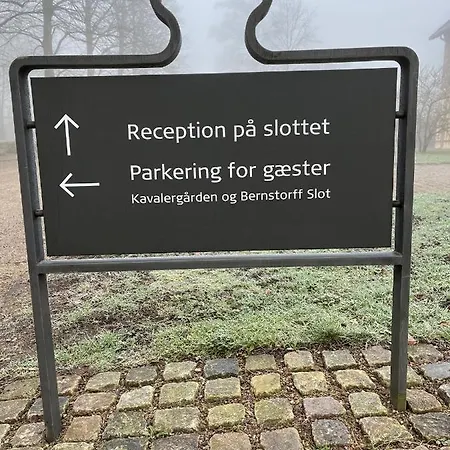 Hotell Bernstorff Castle